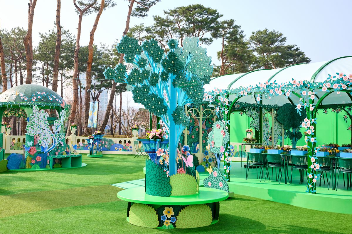 반클리프 아펠 '스프링 이즈 블루밍' 행사를 즐길 수 있는 곳.