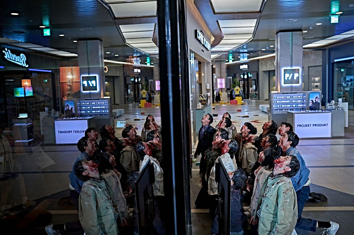 연상호 감독의 K-좀비 세계관을 잇는 영화다. / 출처: 네이버 영화 포토