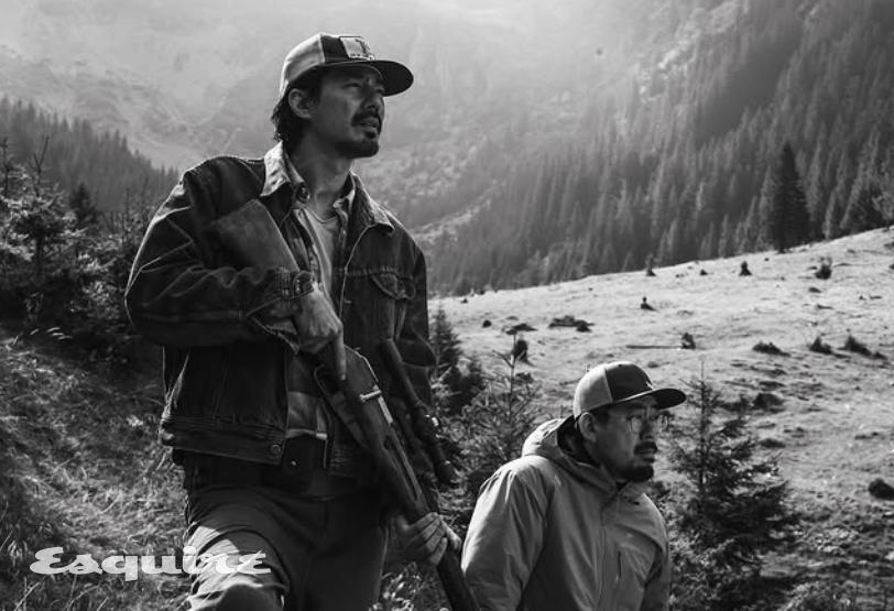 주연인 조인성과 함께 있는 나홍진의 모습. / 이미지 출처 : 나홍진 인스타그램. 