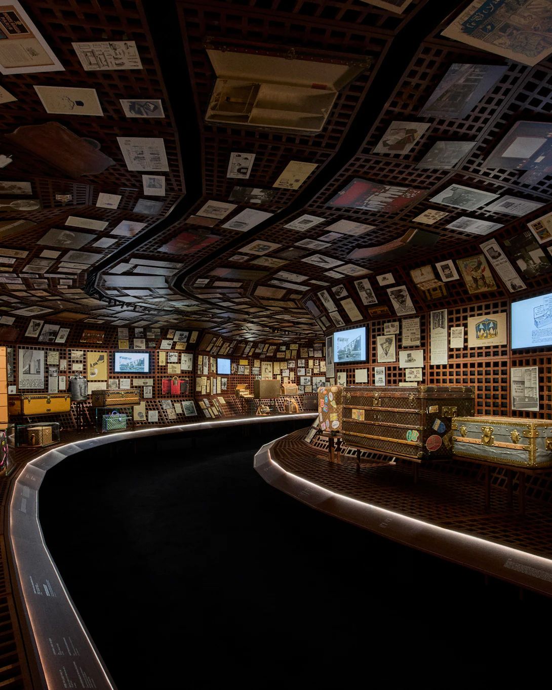 루이비통 비저너리 저니 전시 전경 / 이미지 출처 : 인스타그램 @louisvuitton