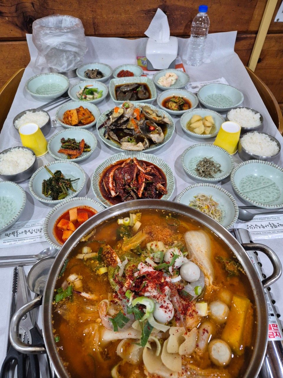 게국지와 게장, 새우장이 나오는 한상이다. / 출처: 네이버지도 업체 제공