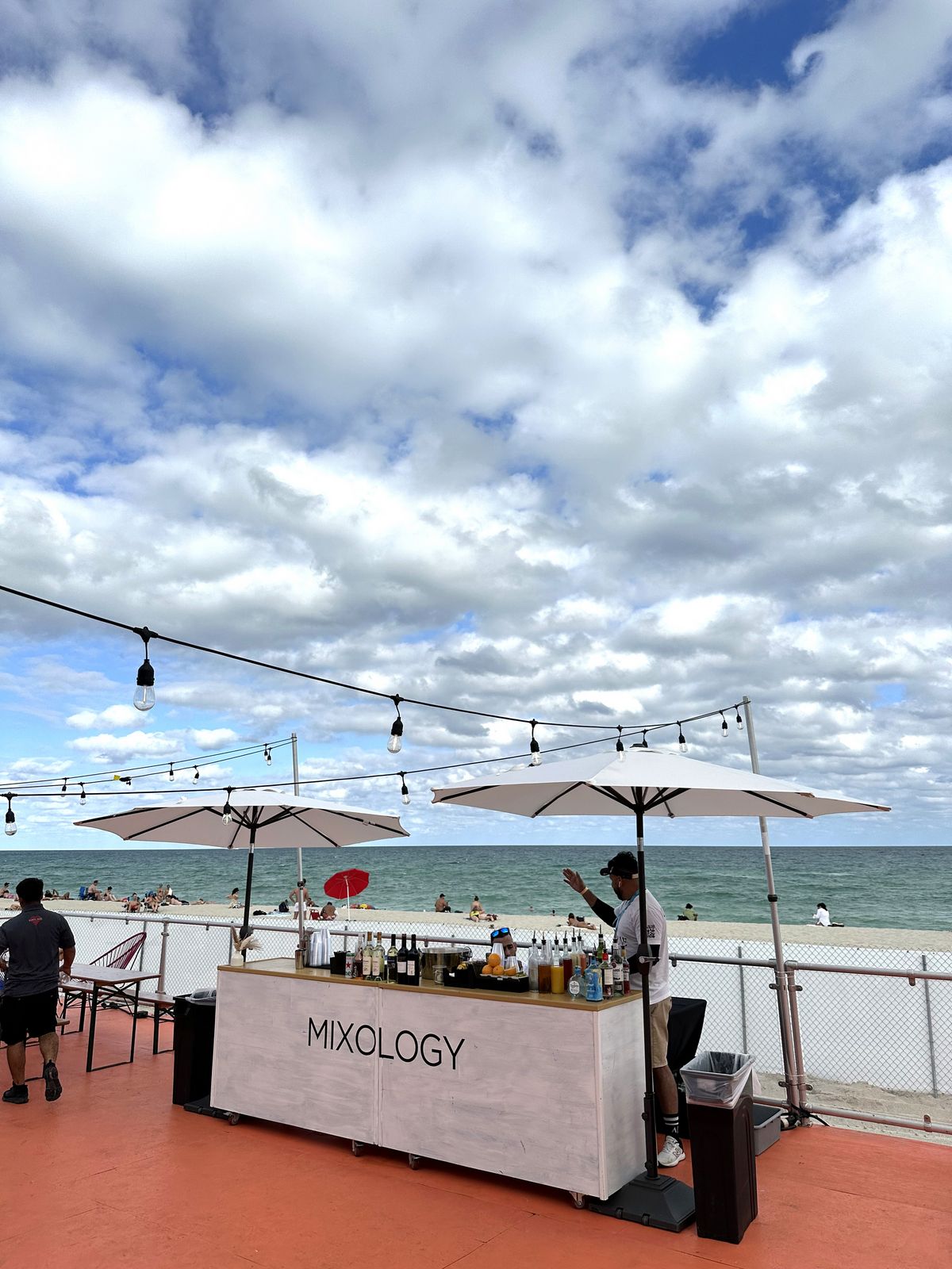 마이애미 비치 아트 페어의 야외 라운지 / 이미지 출처: 필자 촬영