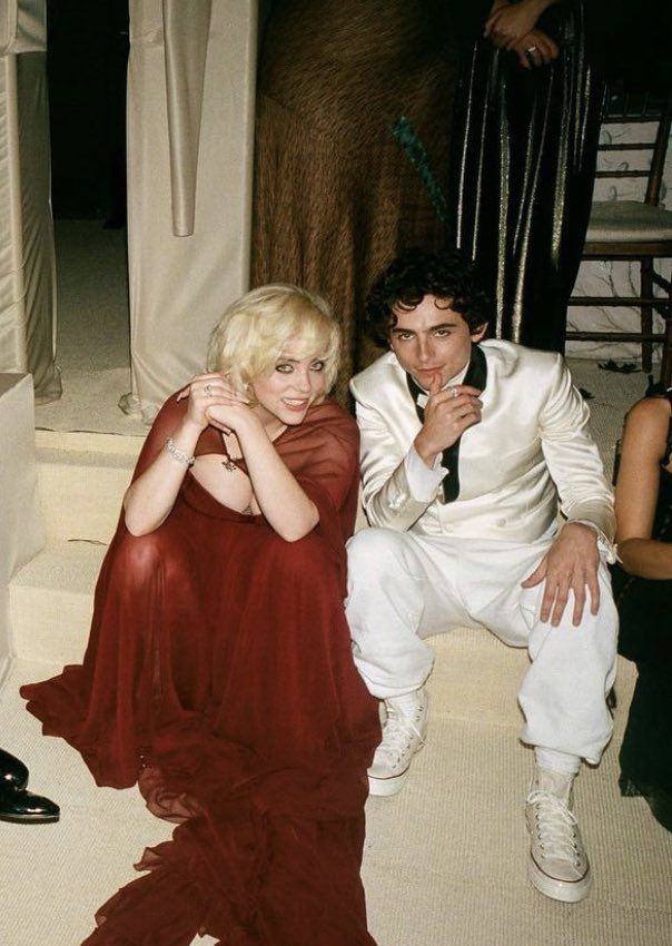 대표 제품인 척 모델부터 원스타, 그리고 다양한 협업 모델까지. 그의 컨버스 차트가 따로 존재할 정도로 다양한 컨버스를 즐긴다. / 이미지 출처: 인스타그램 @tchalamet @billieeilish @tchallamett 