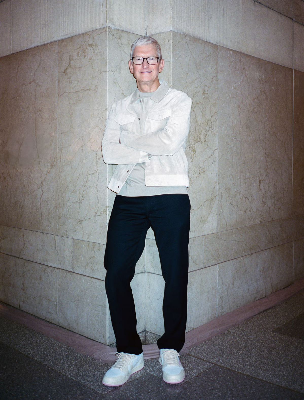 애플 50주년 기념으로 팀 쿡과 단독 인터뷰를 진행했다 / 이미지 출처: Florence Sullivan