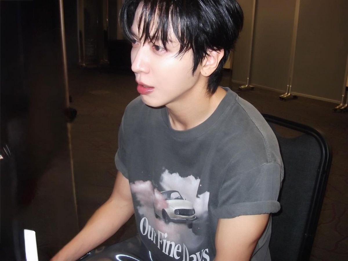 4월 25일 어썸뮤직페스티벌에서 공연하는 정용화 / 이미지 출처: 인스타그램 @jyheffect0622