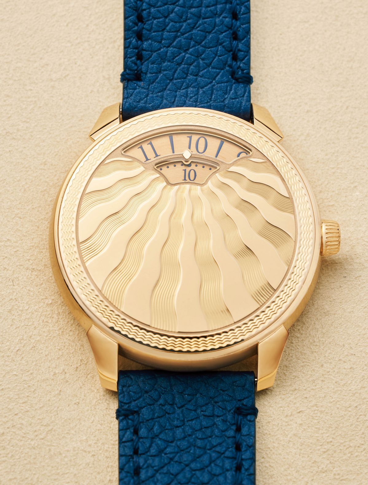 땅부르 컨버전스(Tambour Convergence), 오토매틱, 37mm, 핑크 골드 기요셰(Guilloché).