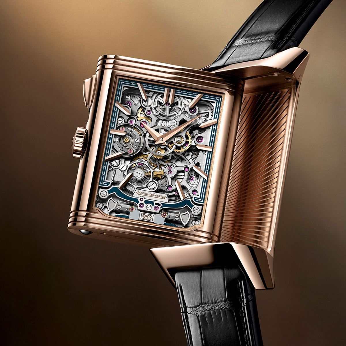 케이스를 뒤집으면 나타나는 정교한 오픈워크 다이얼. 슬라이더를 밀면 해머가 공을 타격하는 메커니즘을 감상할 수 있다 / 이미지 출처: 예거 르쿨트르