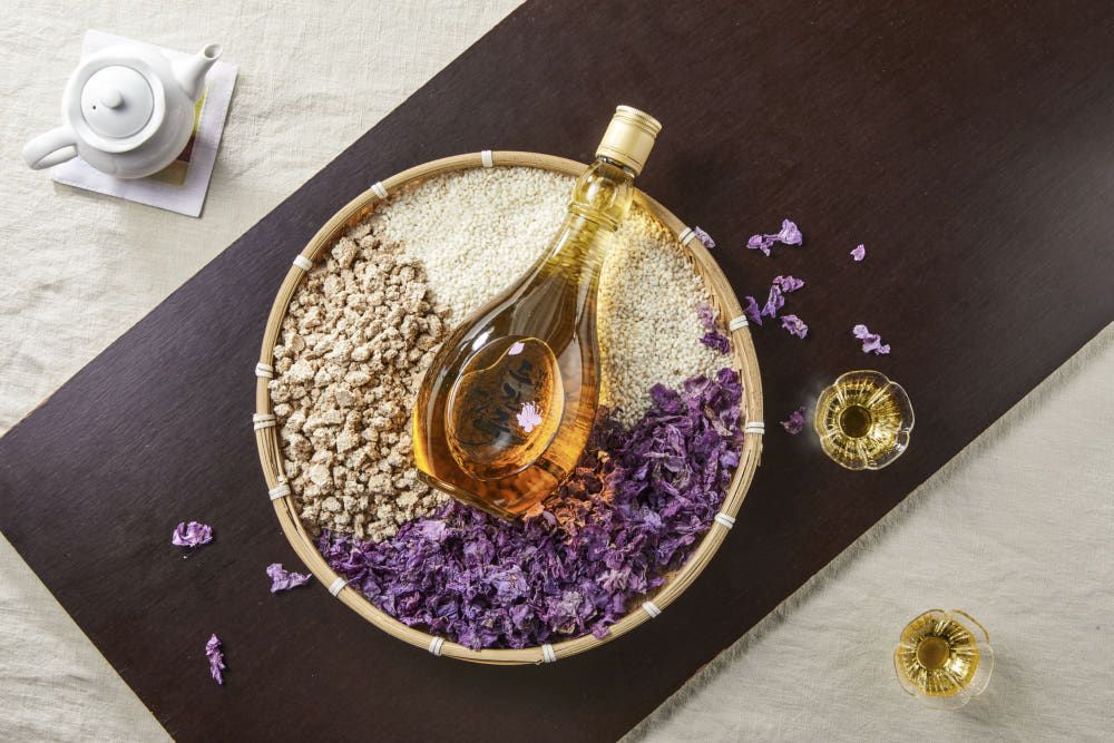 면천두견주(국가무형문화재로 이어지는 면천두견주. 봄꽃 전통주의 고전 그 자체.) / 이미지 출처: 면천두견주 양조장 제공