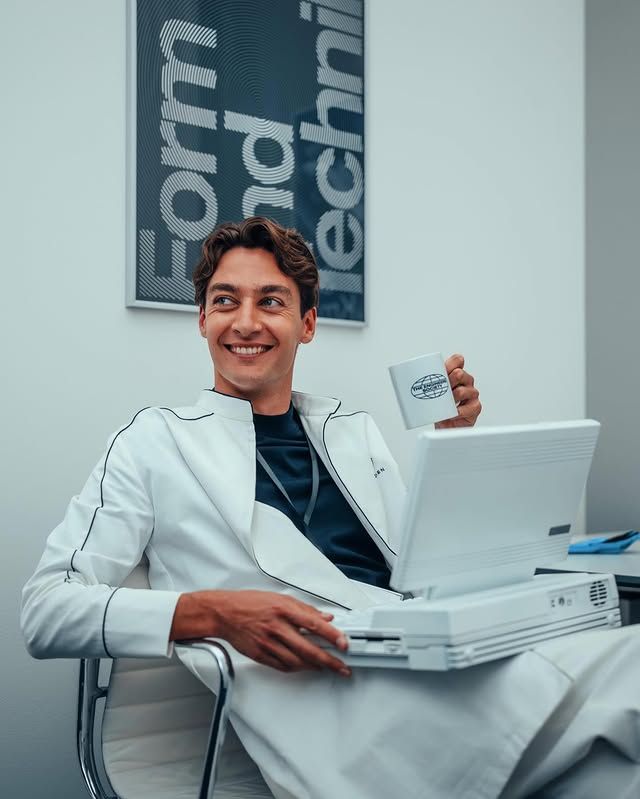 조지 러셀과의 협업 모델, '파일럿 워치 크로노그래프 41 & 오토매틱 41 조지 러셀' 워치 캠페인 사진. / 이미지 출처: 인스타그램 @iwcwatches @georgerussell63