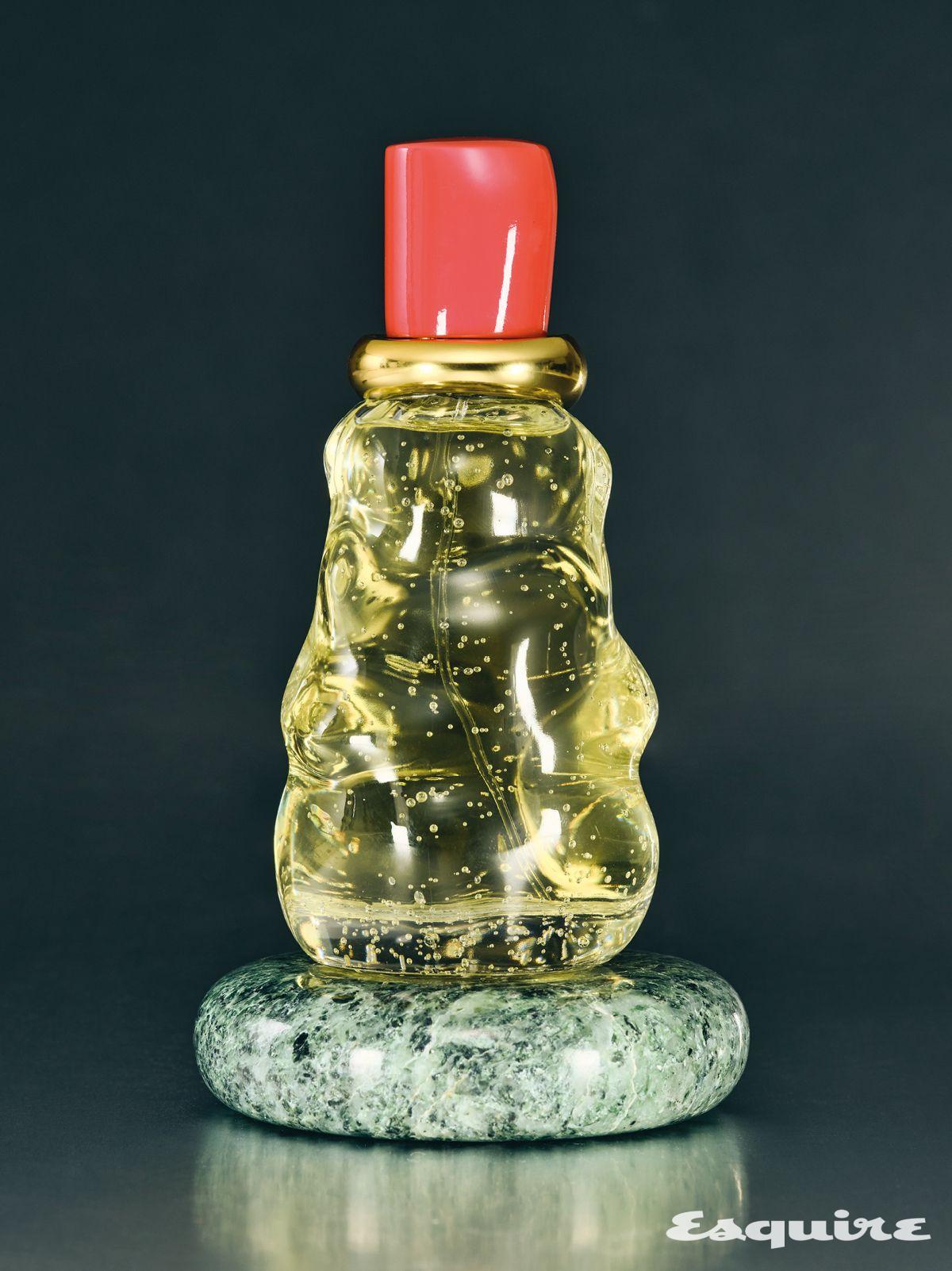 이탈리아 베르가모트의 싱그러움과 프랑스 오리스 버터의 부드러운 바이올렛 향을 한 곳에 담아낸 컴 위드 미 오 드 퍼퓸 100mL/가격 미정 보테가 베네타.