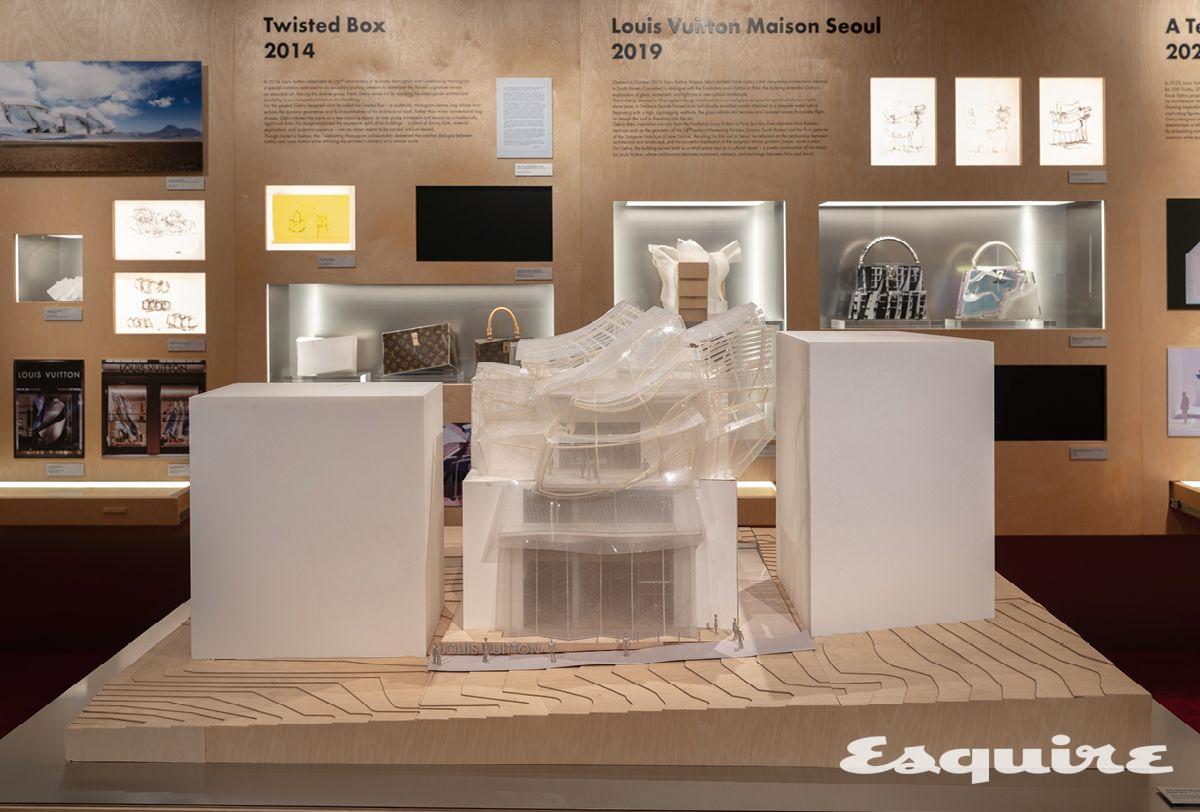 루이 비통 메종 서울의 마케트가 전시된 모습. 