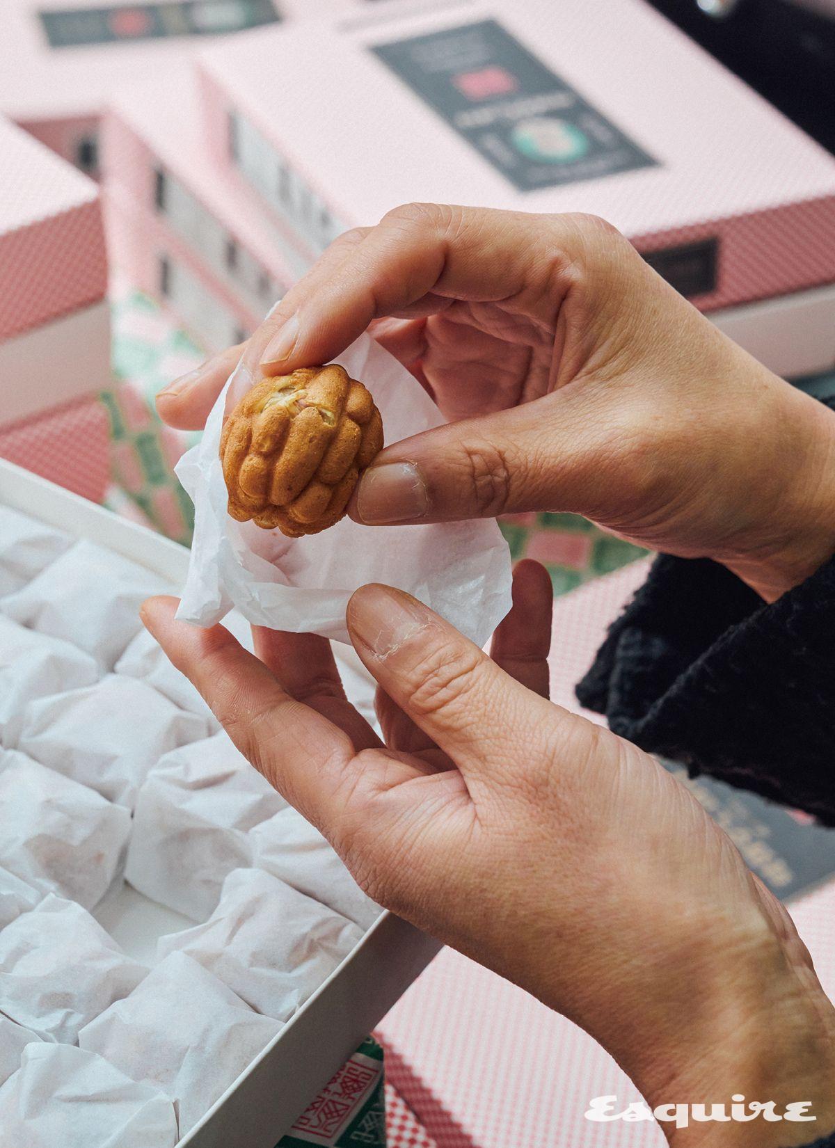 할머니학화호도과자는 100% 팥 앙금을 사용하고 옛 레시피를 따라 외부 수급 없이 모든 요소를 직접 만들고 있다. 