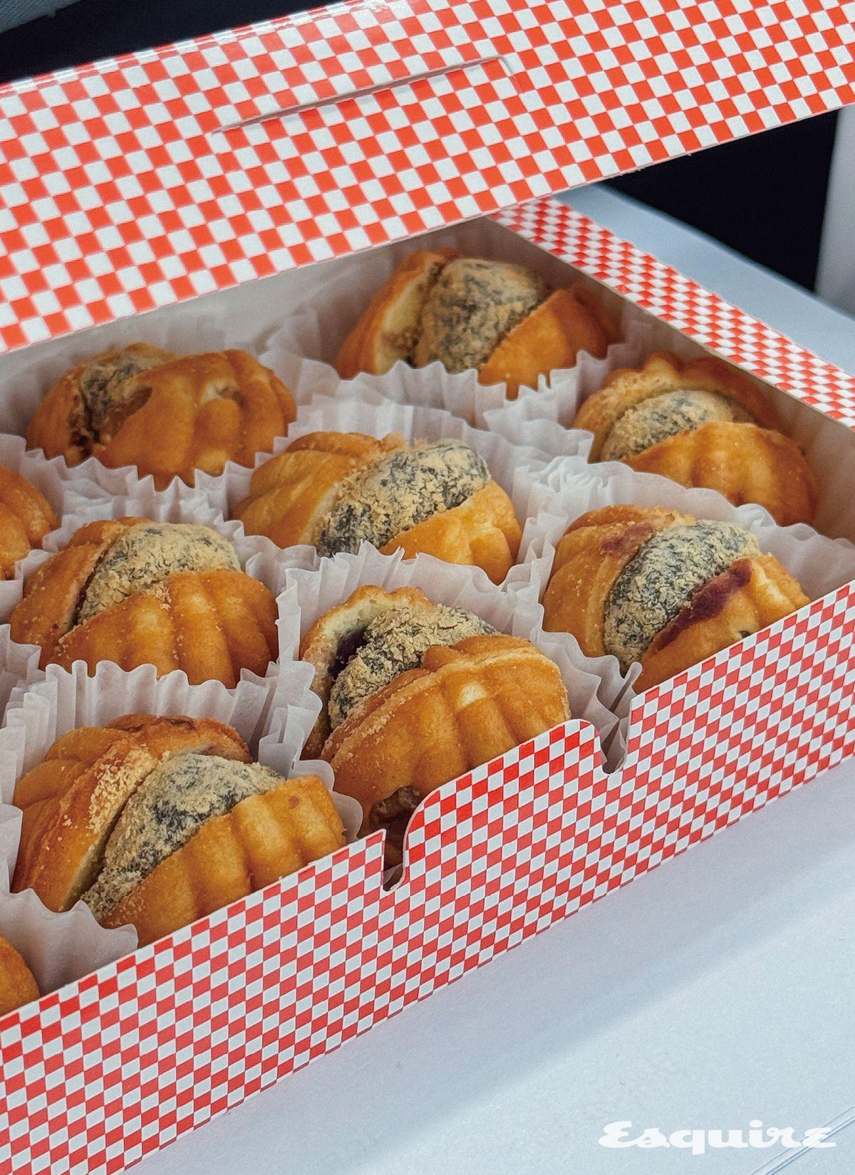 호두과자와 쑥 인절미를 절묘하게 조합한 신메뉴 호절미.