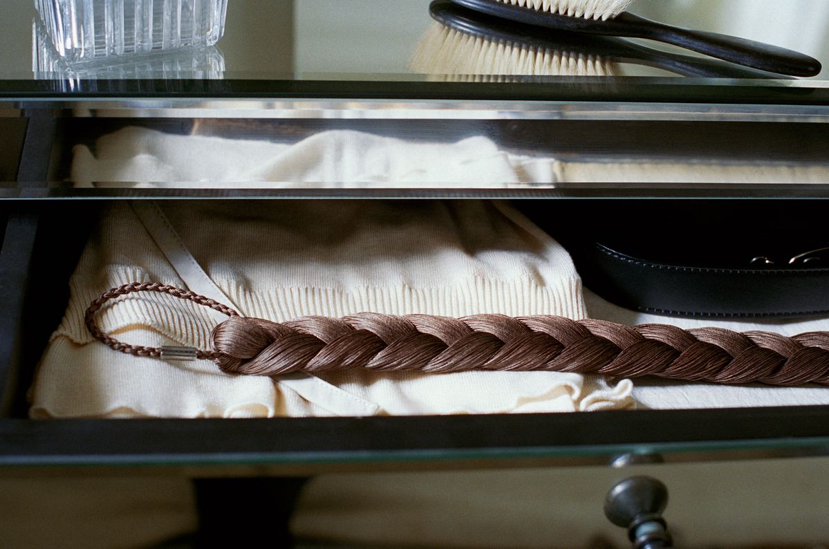 리넨 소재의 실을 엮어 만든 트레스 | 이미지 출처: 르메르