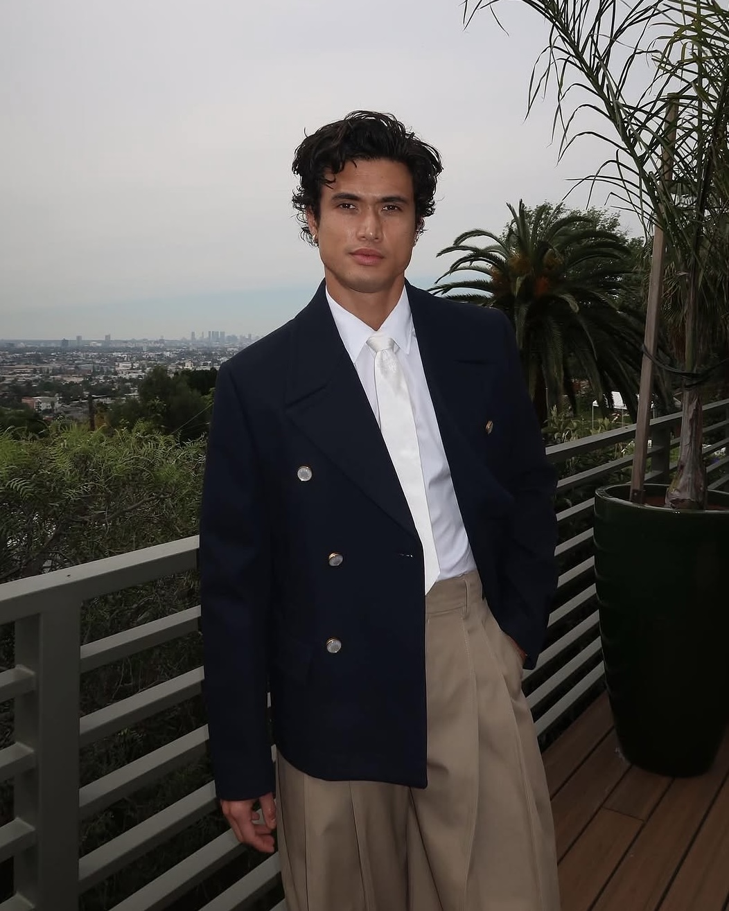 SNS와 여러 활동을 통해 한국에 대한 애정을 꾸준히 드러내는 배우다. / 출처: 찰스 멜튼 인스타그램 (@melton)