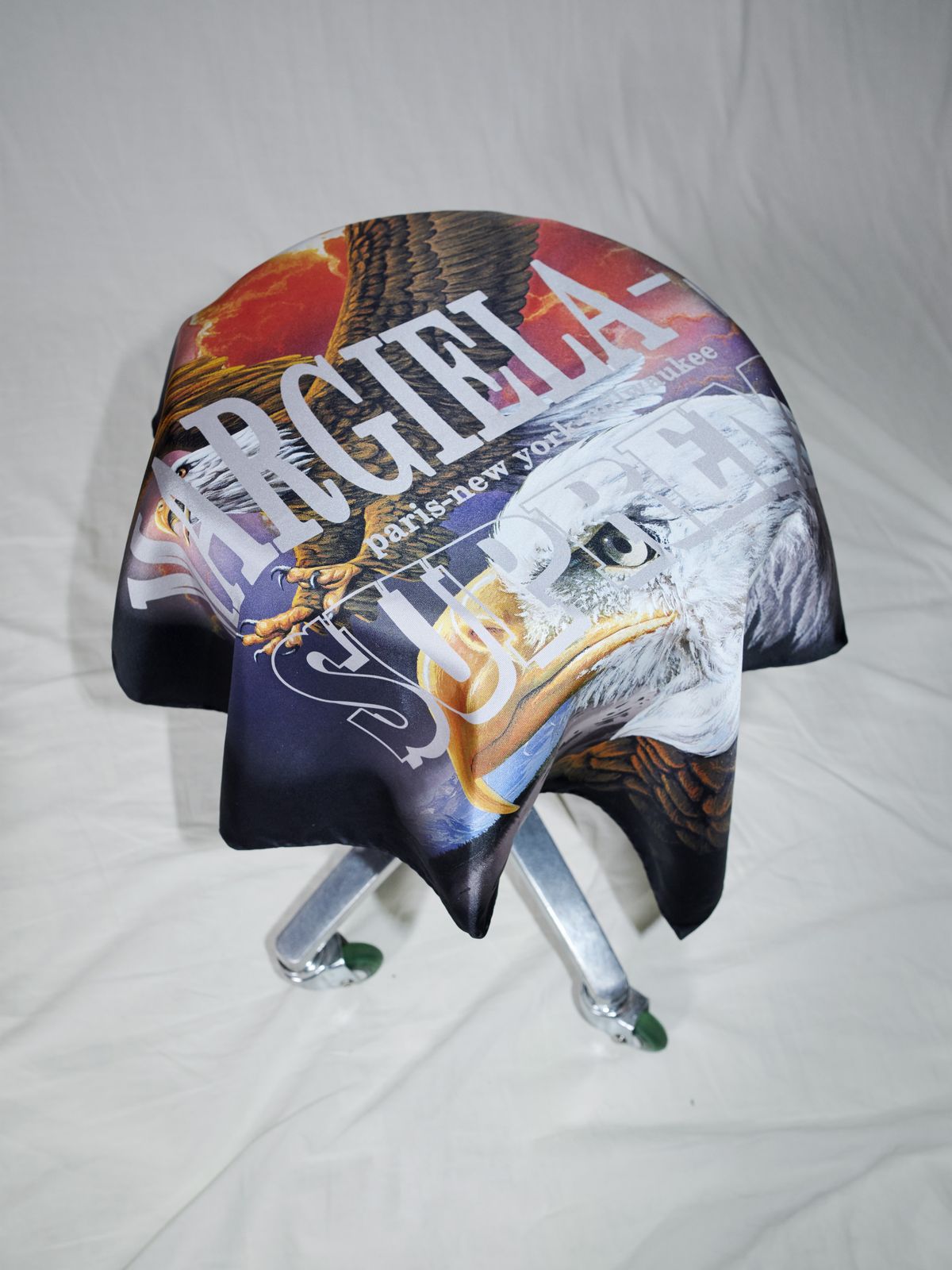 슈프림 x MM6 메종 마르지엘라의 26 S/S 컬렉션 제품 이미지 / 이미지 출처: 메종 마르지엘라. 