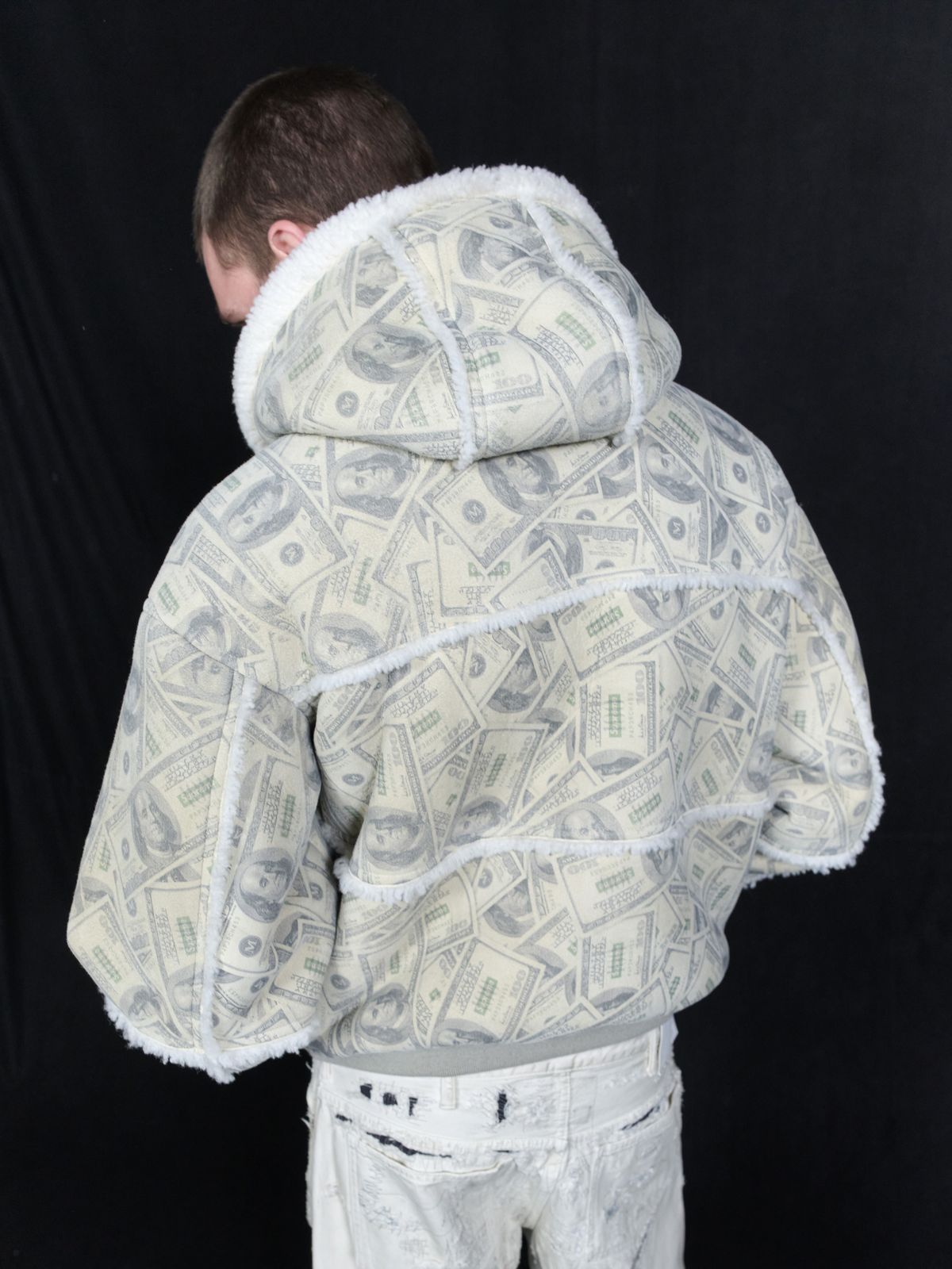 슈프림 x MM6 메종 마르지엘라의 26 S/S 컬렉션 제품 이미지 / 이미지 출처: 메종 마르지엘라. 