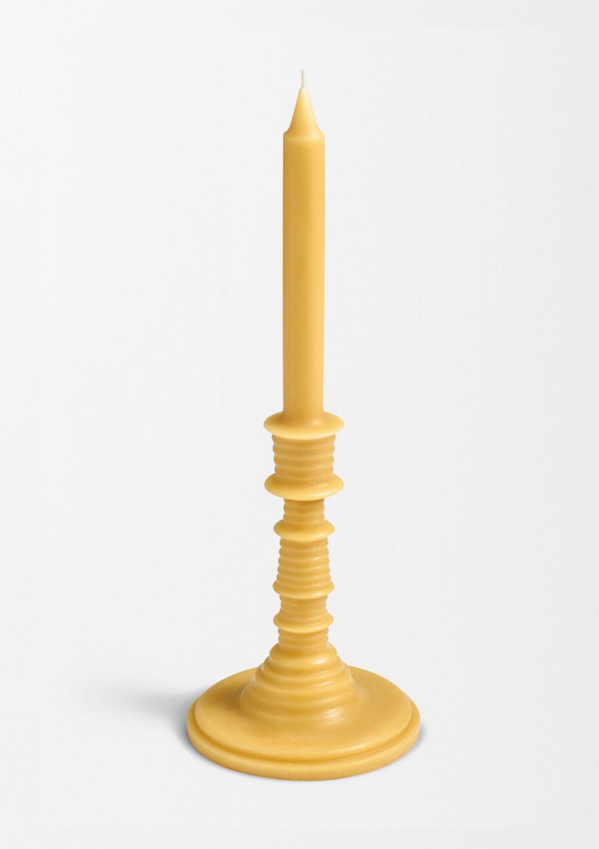 은은한 생강과 그린 스파이 향이 독특한 로에베 퍼퓸 왁스 센티드 캔들홀더 와사비 / 이미지 출처: loewe.com