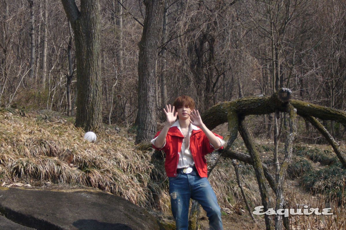 에스콰이어 화보 촬영장에서 플레어 유, 우진