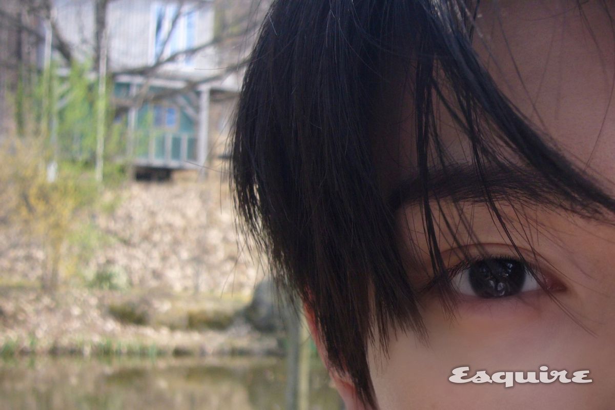 에스콰이어 화보 촬영장에서 플레어 유, 립우