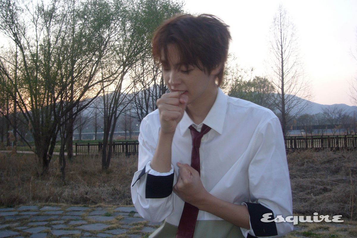 에스콰이어 화보 촬영장에서 플레어 유, 우진