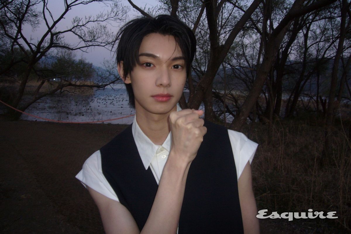 에스콰이어 화보 촬영장에서 플레어 유, 립우