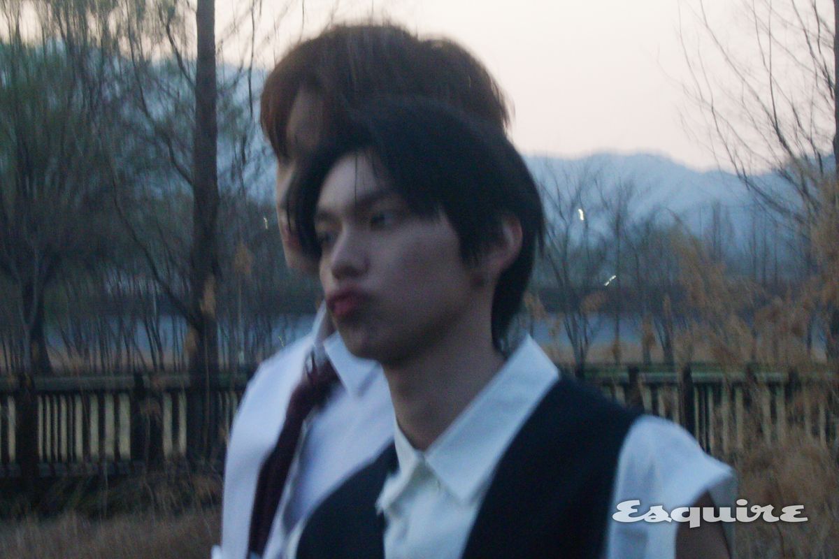 에스콰이어 화보 촬영장에서 플레어 유