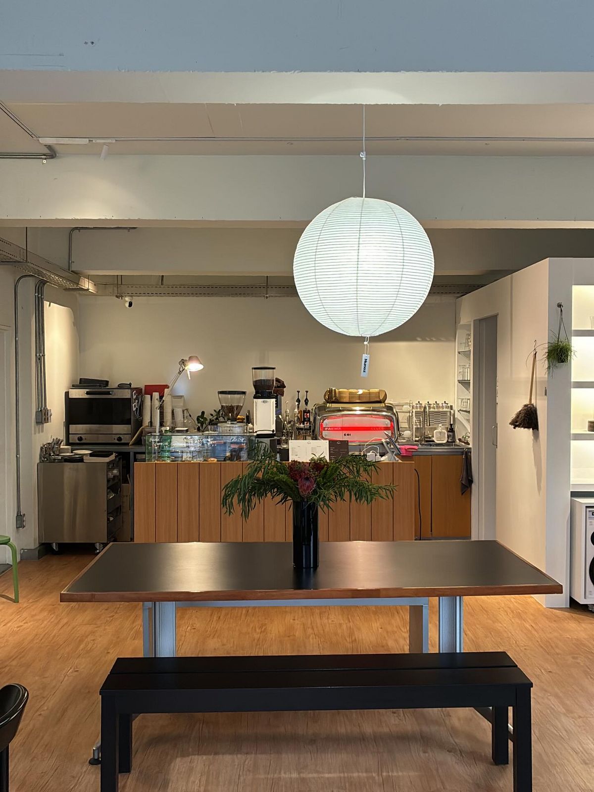 경의선숲길에서 살짝 벗어난 덕에 한층 더 조용하고 아늑하다. / 출처: 일과 인스타그램