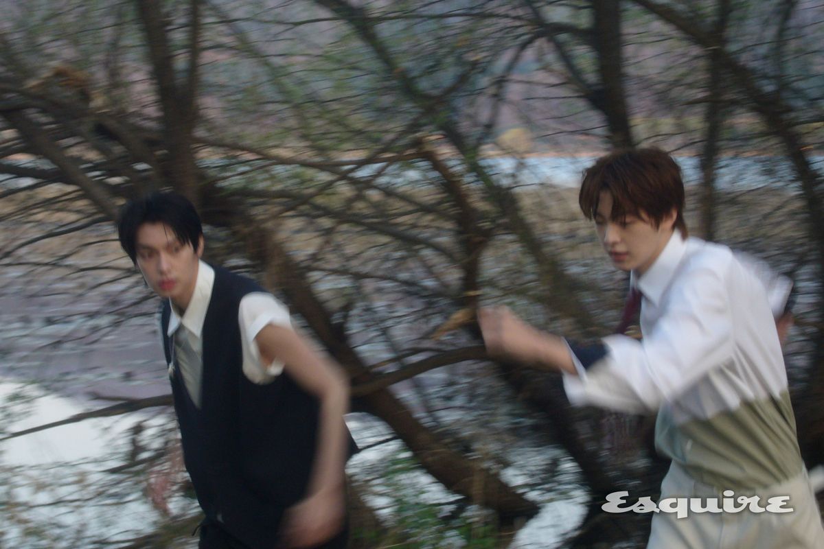 에스콰이어 화보 촬영장에서 플레어 유