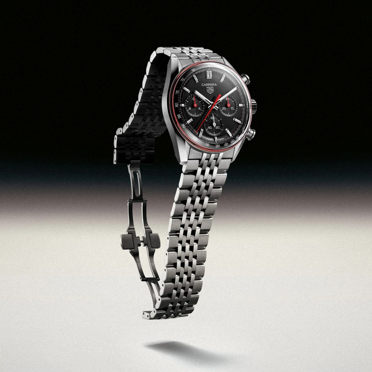 시크하고 정돈된 인상을 주는 블랙 앤 실버 다이얼 버전 / 이미지 출처 : 태그호이어 