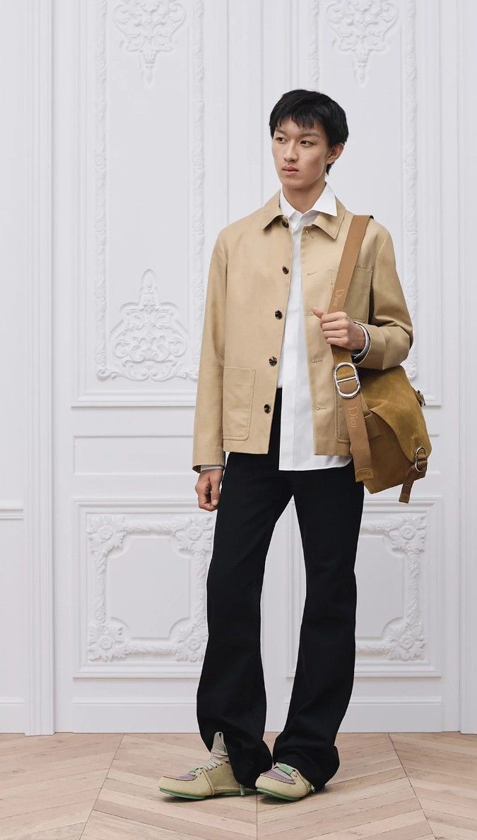 탄탄한 내구성을 자랑하는 워크 재킷 / 이미지 출처: 디올