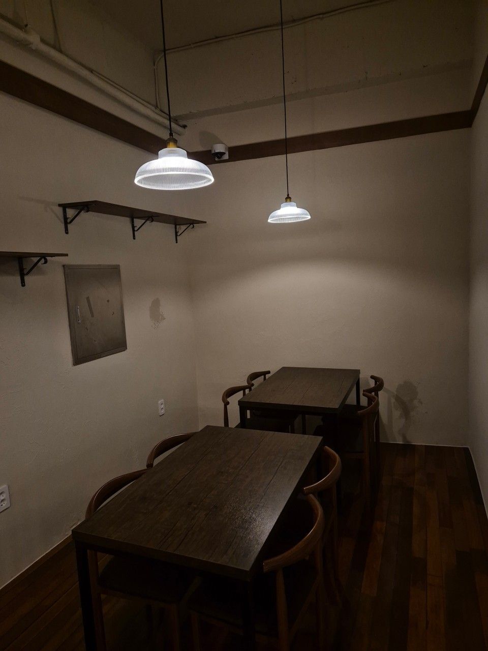 조용히 술 한잔하기 좋은 단정한 분위기다. / 출처: 이음새 네이버지도 업체 등록