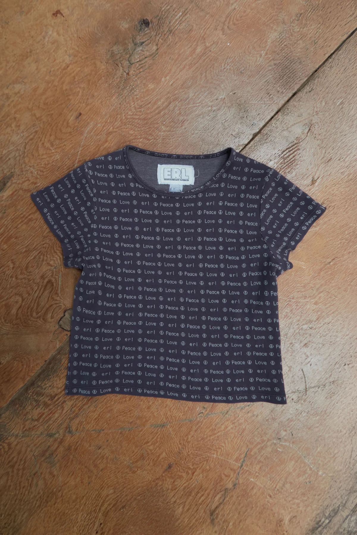 컬러, 프린팅의 선택지가 다양한 크롭트 티셔츠 / 이미지 출처: 꾸레쥬, ERL.