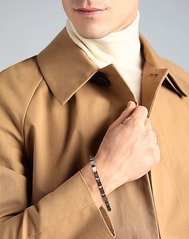 발렌티노 가라바니(VALENTINO GARAVANI)의 커프 브레이슬릿 / 이미지 출처: 파페치