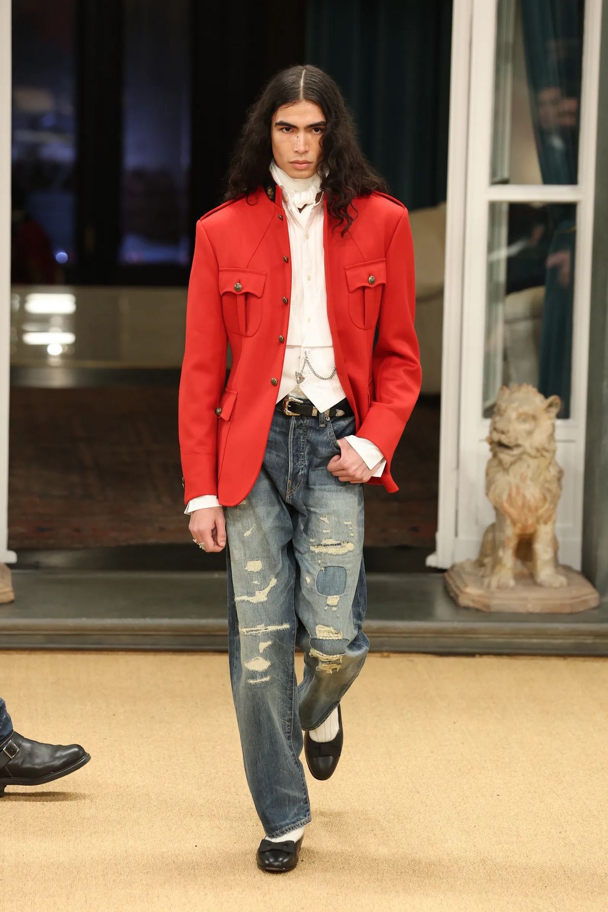 랄프 로렌의 26 F/W 남성 컬렉션의 런웨이 모습 / 이미지 출처: 랄프 로렌