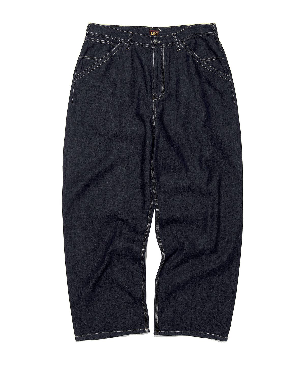 인디고 로우 특유의 깊은 컬러는 생지 데님의 매력, 통기성, 열 방출 능력, 가벼운 착용감을 두루 갖춘 리의 린넨 데님 팬츠 / 이미지 출처: 리