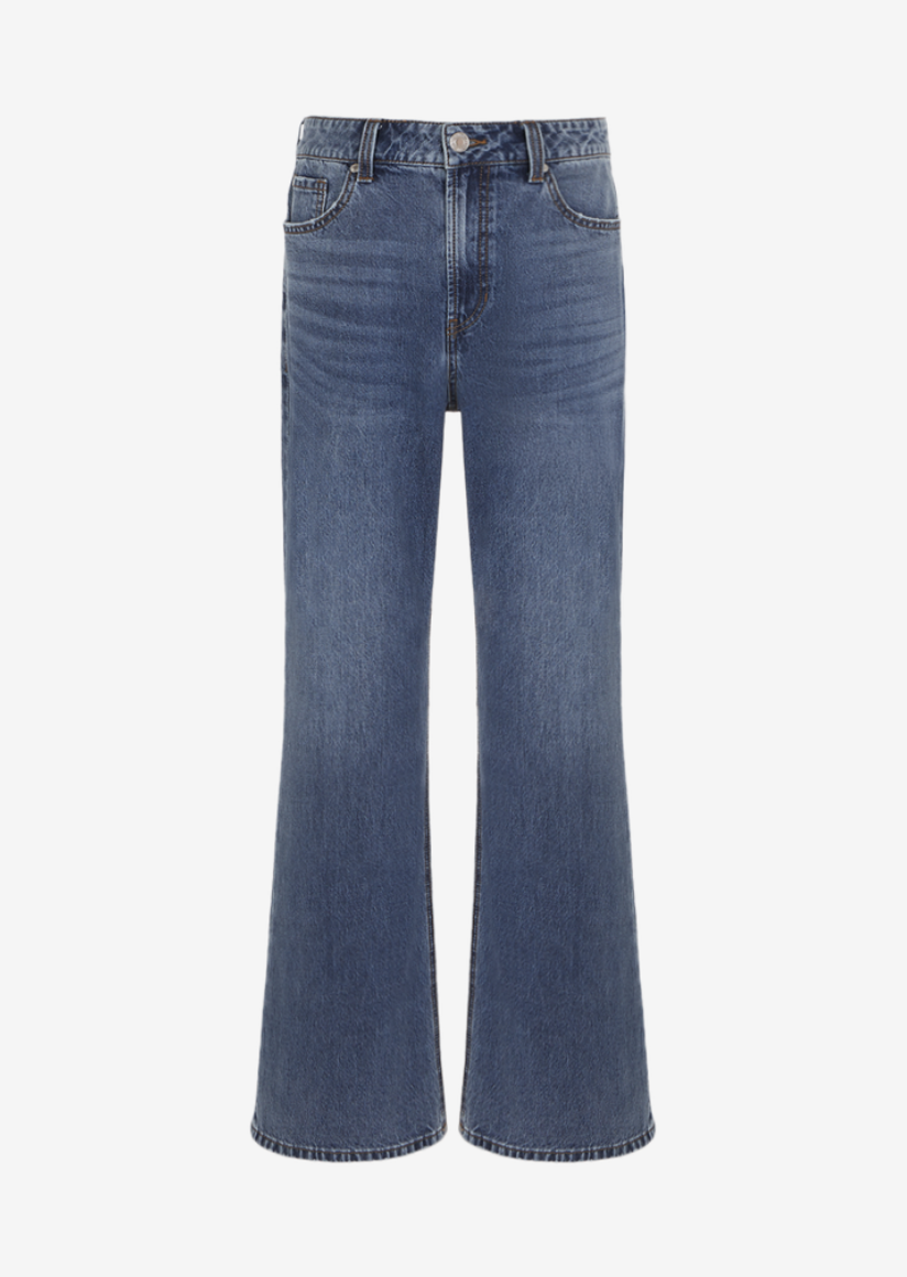  쿨맥스 원단과 아이스쿨진 기술력으로 만들어진 게스의 뉴 플레어 핏 / 이미지 출처: 게스