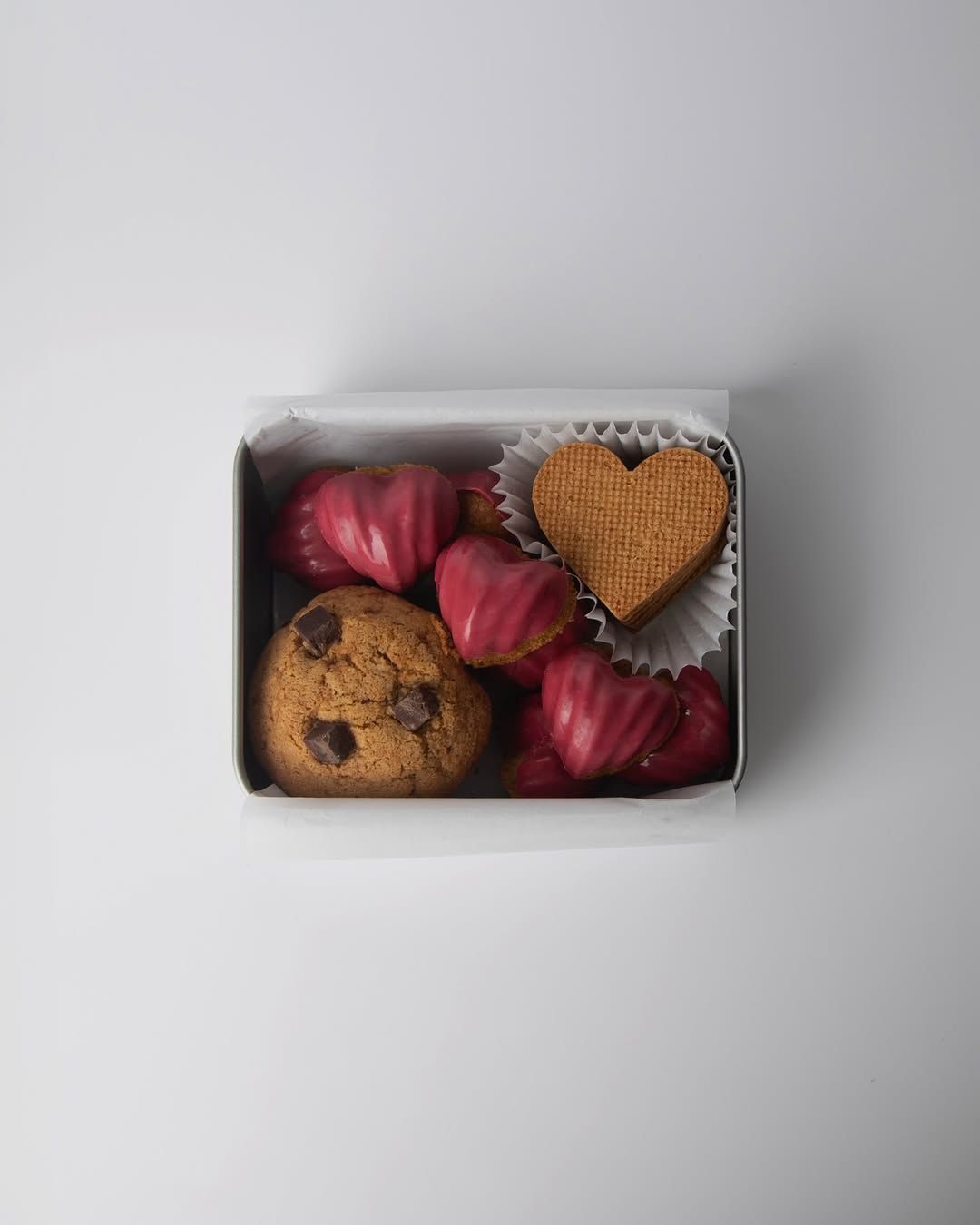 과자와 케이크를 선보이는 마포구 연남동 뉴아시스 / 이미지 출처: @newasisseoul