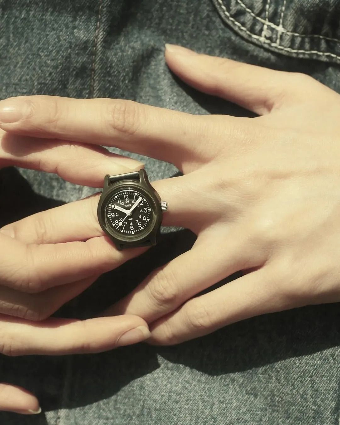 손목시계를 그대로 축소한 것 같은 타이맥스의 링 워치 | 이미지 출처: 타이맥스