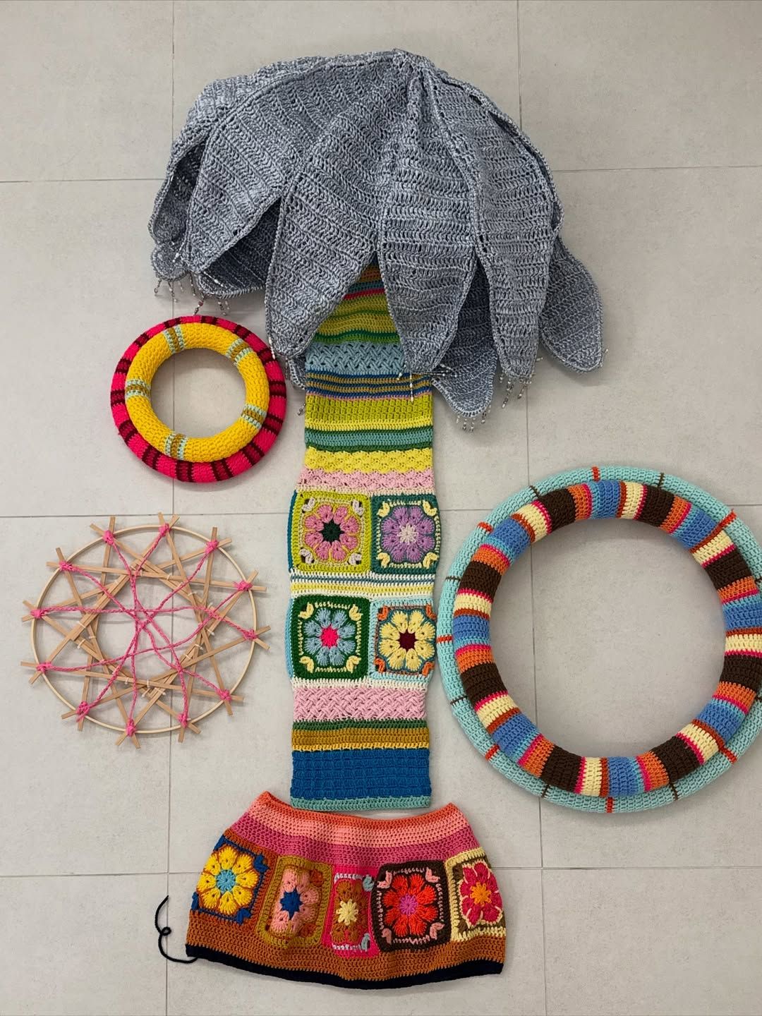 뜨개질로 완성한 조명 오브제 / 이미지 출처: @_alcmy_frfr_