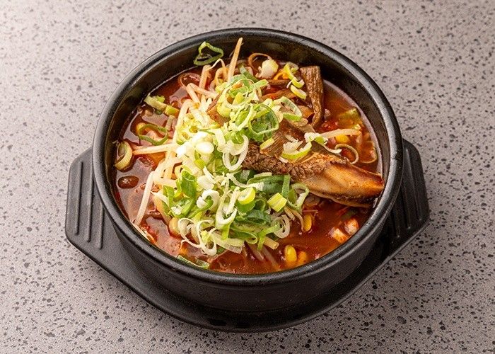달콤 짭조름한 양념이 고기 속까지 배어든 갈비찜은 아이들에게도 사랑받는 메인 요리다. / 출처: 네이버지도 업체 등록