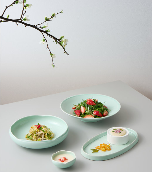 사찰에서 전해져 내려오는 전통적인 조리법으로 만든 사찰 음식을 맛볼 수 있다. / 출처: 사찰음식 전문점 발우공양 네이버지도 업체 등록