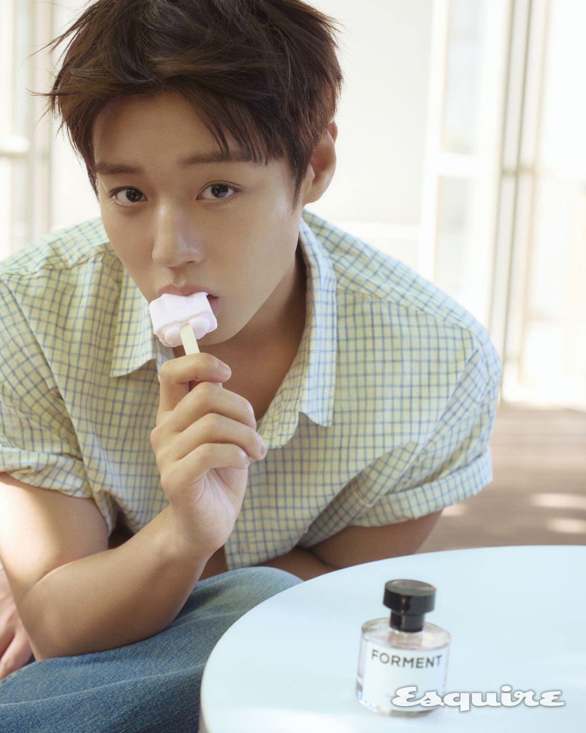 싱그러운 복숭아 향과 히아신스의 우아함이 조화로운 코튼메모리/50mL 4만9천원 포맨트. 셔츠 오우사. 톱 프로세스. 팬츠 엘무드. 