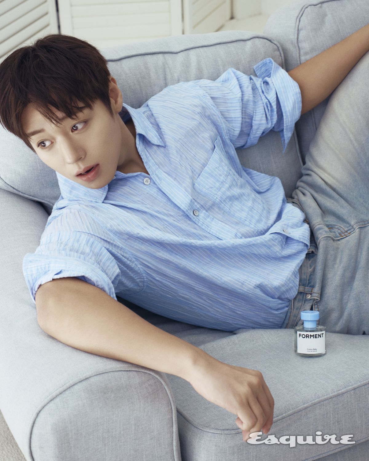 보송한 베이비 파우더 향으로 깨끗한 느낌을 선사하는 코튼베이비/50mL 4만9천원 포맨트. 셔츠 DKNY. 팬츠 노이즈. 
