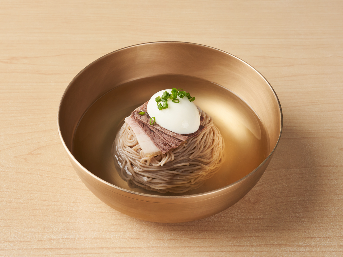 깔끔하고 세련된 감칠맛과 100% 메밀면의 정수를 제대로 느끼고 싶다면 프리미엄 냉면을 주문하면 된다. / 출처: 네이버지도 업체 등록