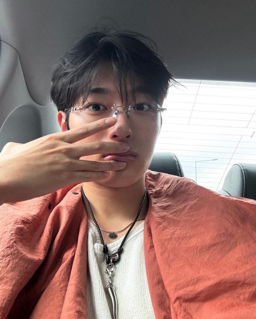 빈티지한 무드와 편안한 스트리트 룩이 돋보이는 백선호의 사복 스타일 / 이미지 출처 : 인스타그램 @200sunho