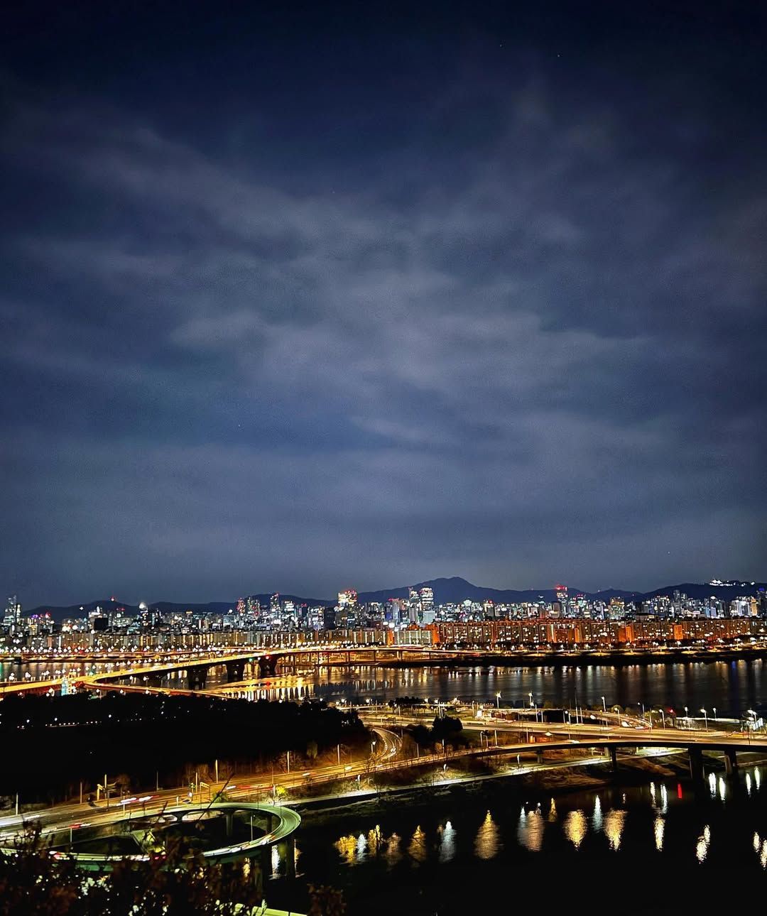 응봉산 야경 | 이미지 출처: @summit_anygear 