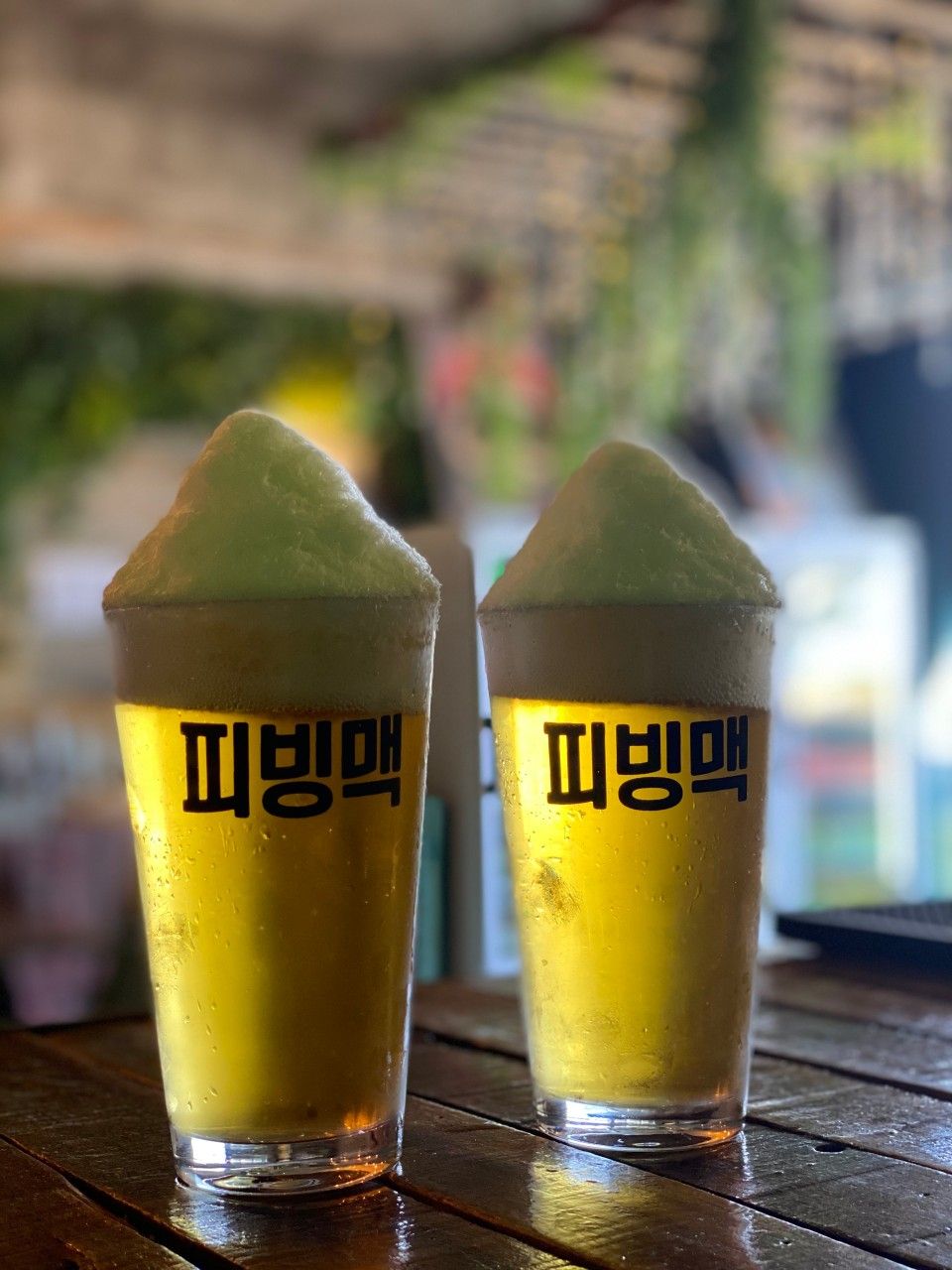 급냉한 수제 생맥주를 눈꽃 빙수처럼 갈아 주는 ‘피빙맥 생’은 피자와 좋은 궁합을 이룬다. / 출처: 피빙 양양점 네이버지도 업체 등록