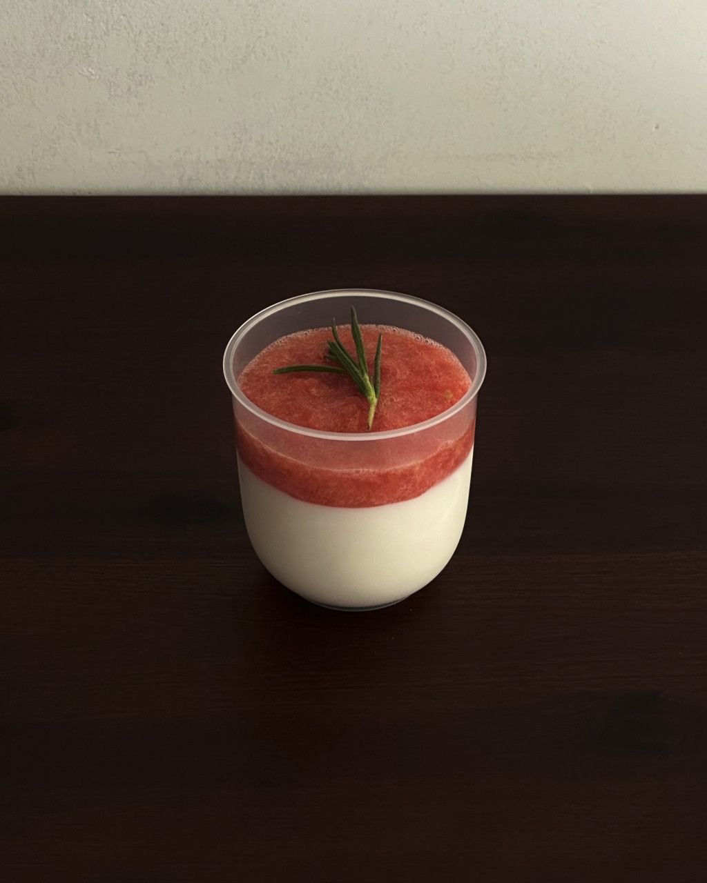 기공의 토마토푸딩은 직접 만든 판나코타 위에 토마토 퓨레를 올려 부드러움과 산미가 층층이 어우러진다. / 출처: 기공 네이버지도 업체등록
