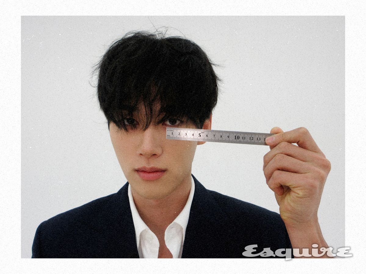 홍민기가 직접 측정하는 눈 길이